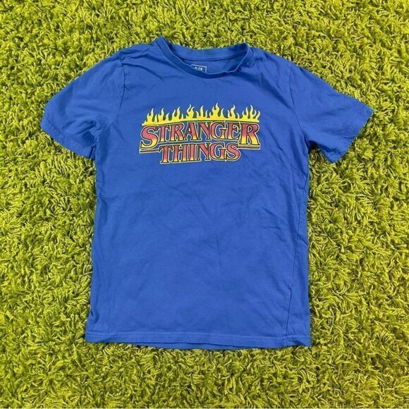 STRANGER THINGS TSHIRT NEVER WORN - Picture 1 of 5